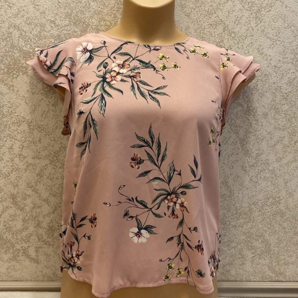 Chic Floral Women's Blouse in Soft Pink